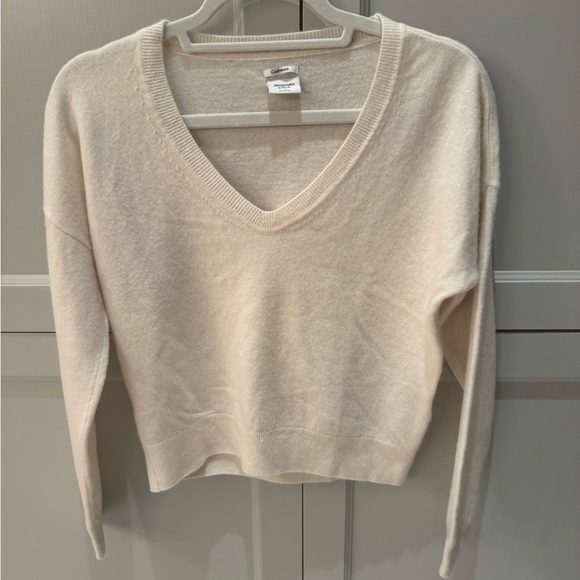 Abercrombie Cashmere V Neck Sweater - Picture 3 of 6